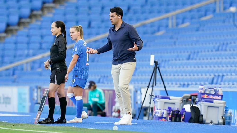 Arturo Ruiz on the touchline