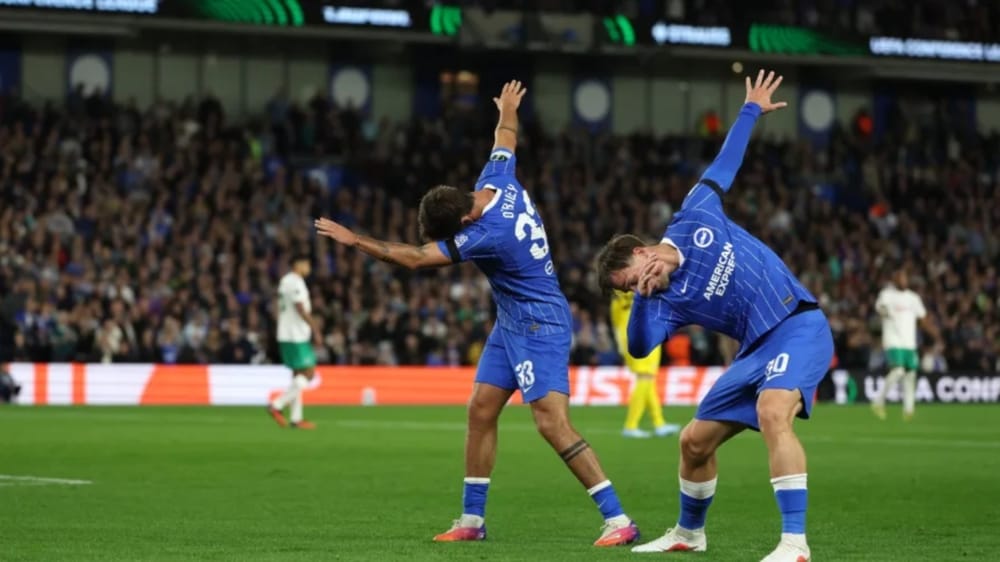 Matt O'Riley dab