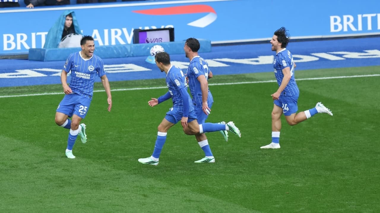 Diego Gomez celebration vs Crystal Palace
