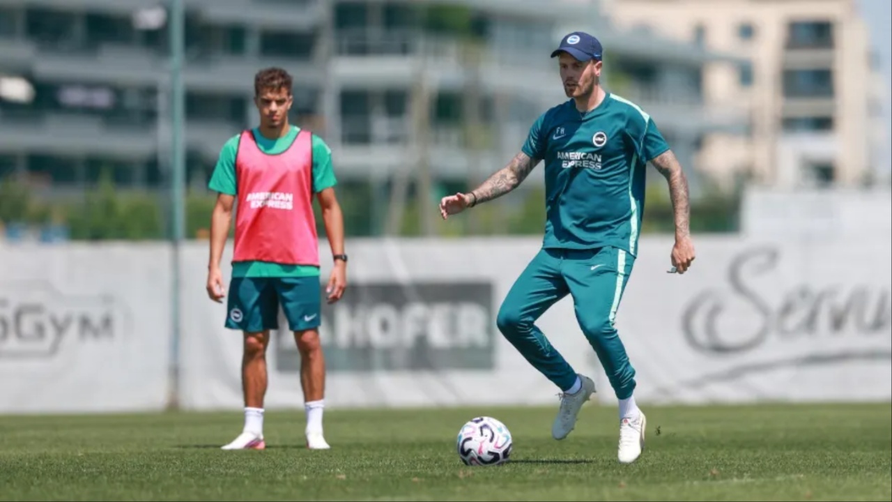 Fabian Hurzeler with Yasin Ayari